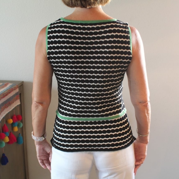 Sleeveless Sweater Top - Picture 2 of 6